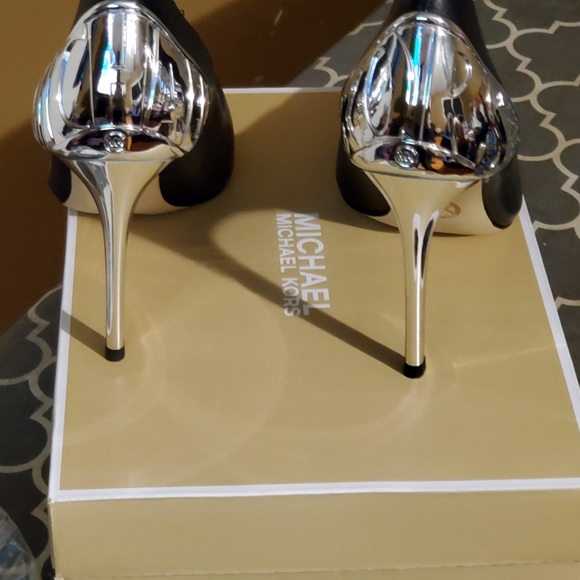 👠Michael Kors heels 👠 - Picture 5 of 6